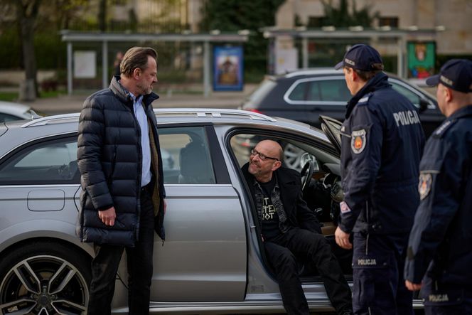 Na Wspólnej, odcinek 4039: Artur (Janusz Chabior), Krzysztof Smolny (Łukasz Konopka)	