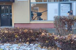 Ktoś wybija szyby w lokalu tarnowskiej fundacji