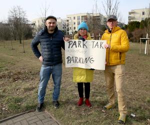 Urzędnicy chcą z zielonego skweru zrobić parking. Mieszkańcy wolą park