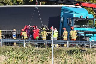 Ciężarówka zmiażdżyła auto nauki jazdy