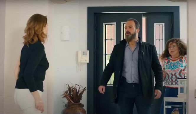 Porywacz Zeynep, Ragip, zjawi się w domu Bulenta i zagrozi, że wplącze Melis w przestępstwo.