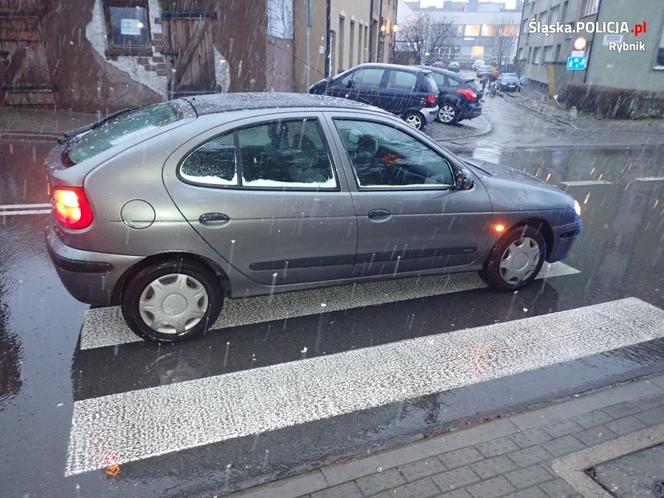 Romantyczny spacer zakończył się dramatem. 86-latek rozjechał małżeństwo na pasach