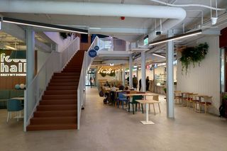 Krzywy Domek w Sopocie już otwarty. Nowy foodhall na mapie Trójmiasta