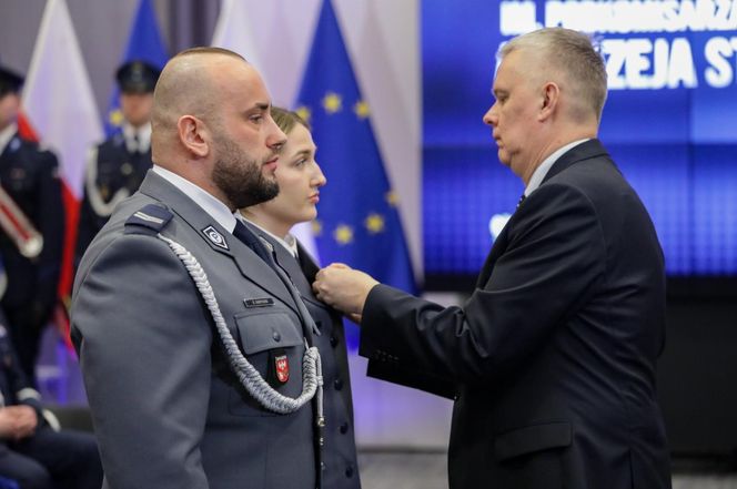 Z narażeniem życia ratowali innych. 81 policjantów odebrało medale 