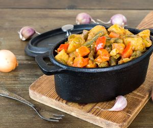 Gulasz ziemniaczany - pomysł na tani obiad jednogarnkowy