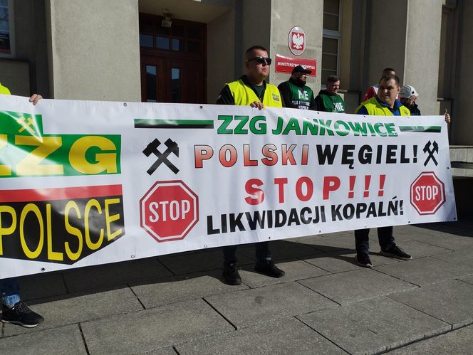 Górnicy protestowali pod ministerstwem przemysłu w Katowicach przeciwko likwidacji KWK Bielszowice