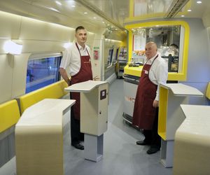 Wagon restauracyjny Wars w pociągu PKP Intercity