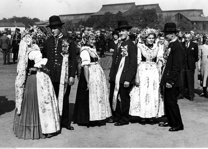 Dożynki śląskie w Katowicach. Tak obchodziło się dożynki blisko 100 lat temu. Unikalne zdjęcia 