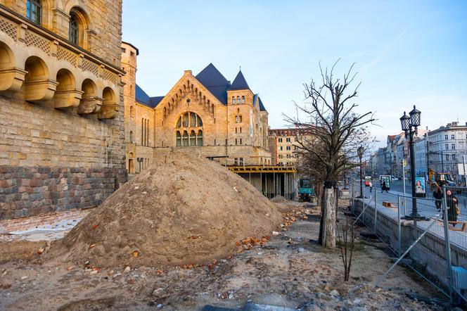 Przebudowa dziedzińca Zamku Cesarskiego w Poznaniu