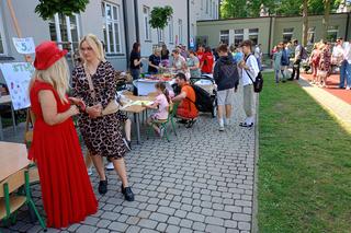 Nowa ławka Gaudiego została uroczyście odsłonięta podczas Pikniku Rodzinnego 2024 w siedleckiej Jedynce