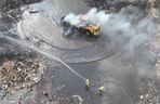 Zakończyło się dogaszanie pożaru na terenie sortowni śmieci w Bełżycach