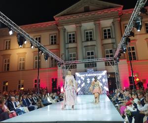 RADOM FASHION SHOW