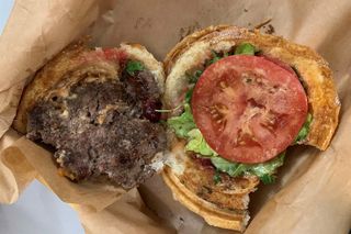 Lokal Chillout Pizza4Don znajduje się przy ul. Jana Henryka Żychonia 5 w Bydgoszczy