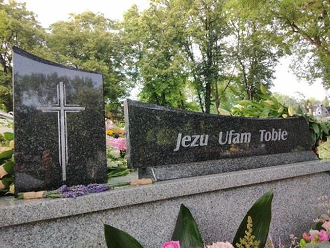 Tarnów. Ostatnie pożegnanie Karoliny Bojarskiej. Grobowiec utonął w kwiatach 