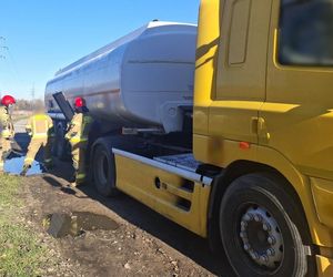 Na DK 50 nieszczelna cysterna przewoziła benzynę z Litwy na Ukrainę