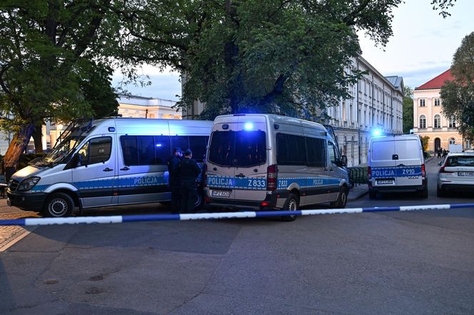 Masakra siekiera na Uniwersytecie Warszawskim. Kobieta z podciętą głową