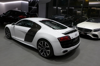 Fit Lovers kupili sobie nowy samochód z silnikiem V10. To sportowe coupe kosztuje krocie!