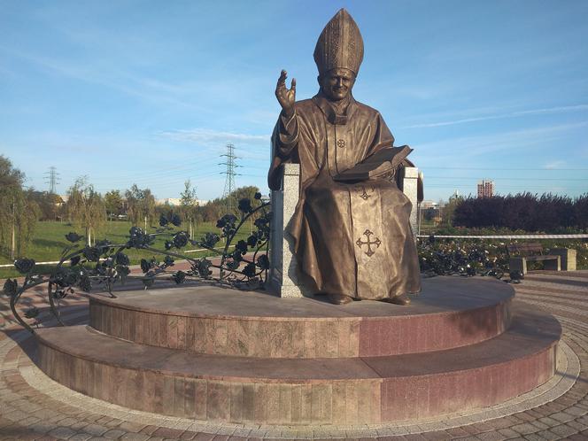 pomnik Jana Pawła II stanął w rzeszowskim parku papieskim