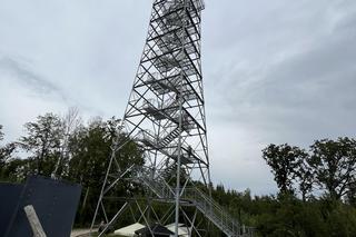   To najwyższa wieża widokowa w warmińsko-mazurskim. Trzeba pokonać niemal 200 schodów. Zobacz zdjęcia