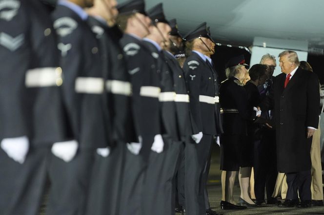 Donald Trump dziś spotka się z królem! Prezydent już w Wielkiej Brytanii