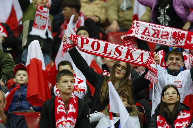 Kibice wspierają Polskę w meczu z Litwą. Zobacz zdjęcia