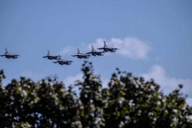 Defilada wojskowa 15 sierpnia w Warszawie