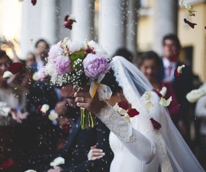 Ślubny savoir-vivre. Jak uniknąć gaf i zachować klasę? Na te pułapki uważaj!