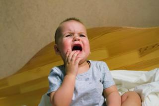 Rozgryźć ząbkowanie czyli co powinnaś wiedzieć o ząbkowaniu u niemowlaka?