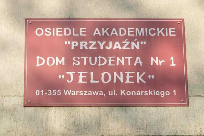 Osiedle Akademickie "Przyjaźń" na warszawskich Jelonkach. Dom Studenta "Jelonek" przy ul. Konarskiego 1