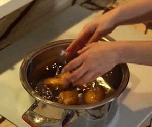 Katarzyna Cichopek okradła Macieja Kurzajewskiego... z ziemniaka. Kto by się tego spodziewał po wspólnych tańcach?