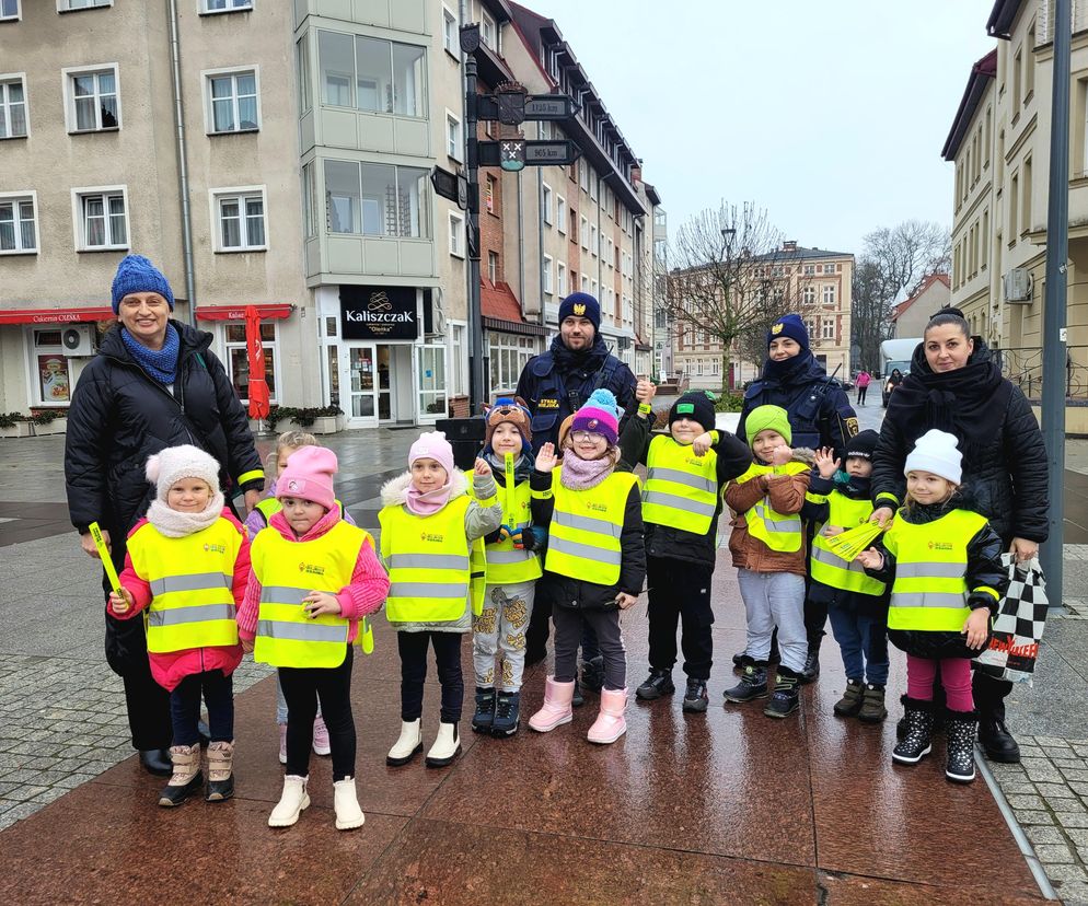 Dzieci i strażnicy świecą przykładem. W roli głównej: widoczność.