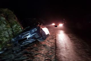 Przesadził z prędkością i roztrzaskał Mercedesa-AMG o skałę - ZDJĘCIA