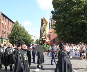 Tysiące kobiet i dziewcząt na pielgrzymce do Piekar Śląskich. Jestem w Kościele, więc idę