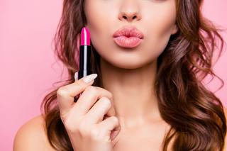 Pink Lips Challenge: na czym polega? Dlaczego kobiety biorą w nim udział?