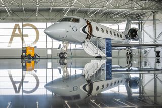 Zaparkują tu prywatne business jety i helikoptery. Oddano nowy hangar