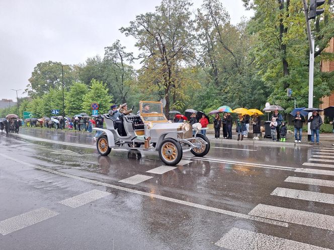 Pochód Gwarkowski 2025 w strugach deszczu