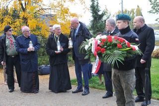 Ksiądz Jerzy Popiełuszko zginął 38 lat temu. W rocznicę śmierci władze Torunia i województwa kujawsko-pomorskiego złożyli kwiaty