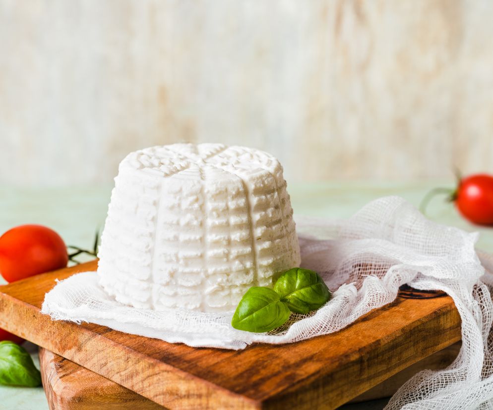 Domowa ricotta: jak zrobić w domu słynny włoski serek?
