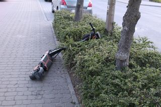 Dzieci miały wypadek na hulajnodze elektrycznej. Policjanci sprawdzają, czy były pijane