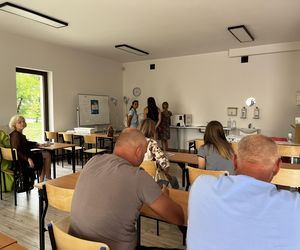 Wakacyjny patrol Eska Summer City w olsztyńskim oddziale Szkoły Policealnej Pascal