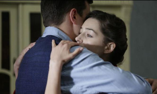 Czas honoru 7 sezon. Janek (Antoni Pawlicki), Lena (Agnieszka Więdłocha)