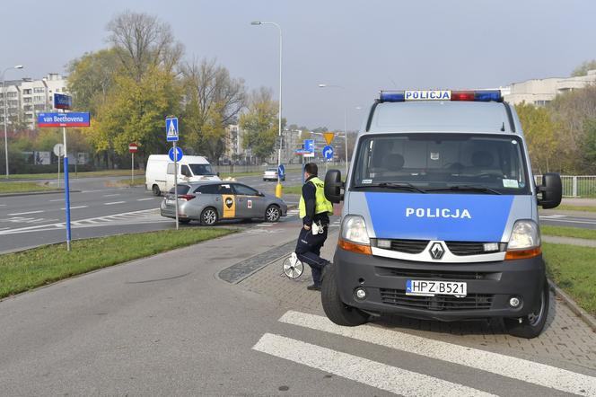 Warszawa. Znany polityk zmasakrował kolano rowerzystce