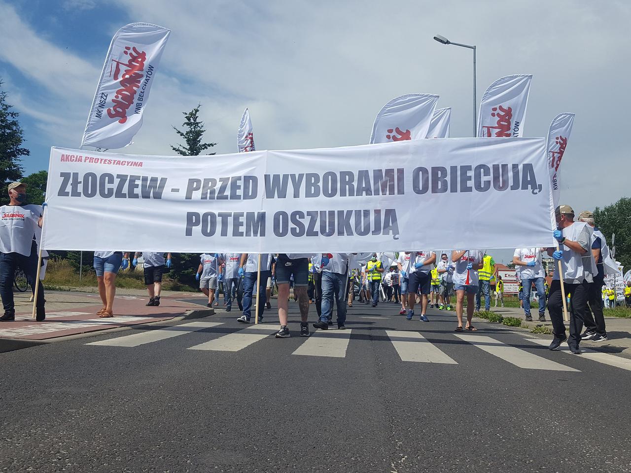 Kolejna pikieta przed PGE GiEK. Protestowały wszystkie związki zawodowe z Kopalni i Elektrowni Bełchatów