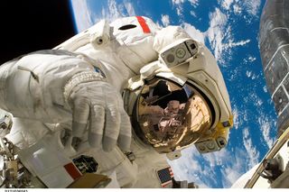 70-letni astronauta wrócił z kosmosu w swoje urodziny. To jedna z najstarszych osób, które poleciały na orbitę 