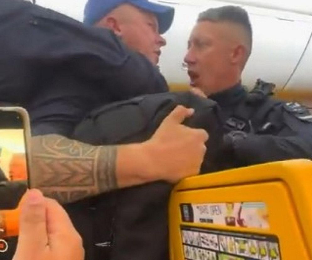 Bijatyka w samolocie! Wieczór kawalerski doprowadził do katastrofy. Zobacz wideo