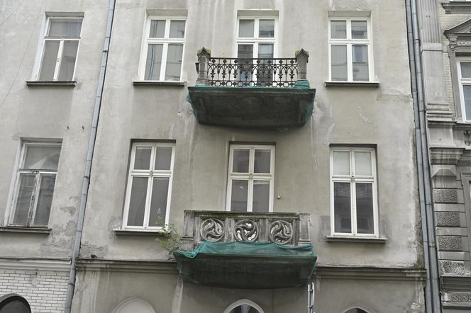 „To co robi miasto, to skandal”. Warszawa sprzedaje zabytkową kamienicę w centrum za grube miliony