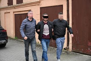 Mąż zaginionej Beaty Klimek znęcał się nad dziećmi?! Jan K. doprowadzony do prokuratury