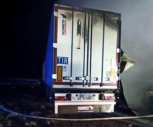 Kierowca spłonął w kabinie! Ogromny pożar dwóch tirów na S8 pod Wieruszowem