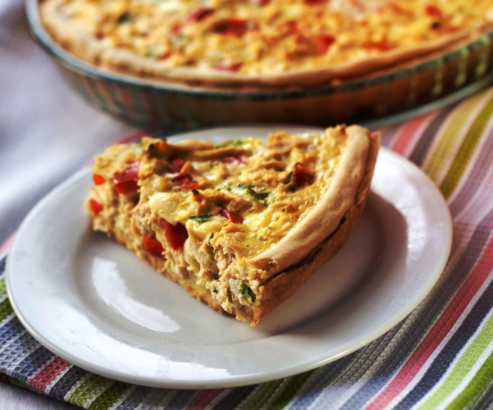 tarta jaglana z kurczakiem i serem