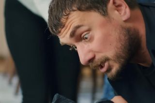 Miłość i nadzieja. Wściekły Kuzey rzuci się na Alpera! Spuści mu lanie - ZDJĘCIA